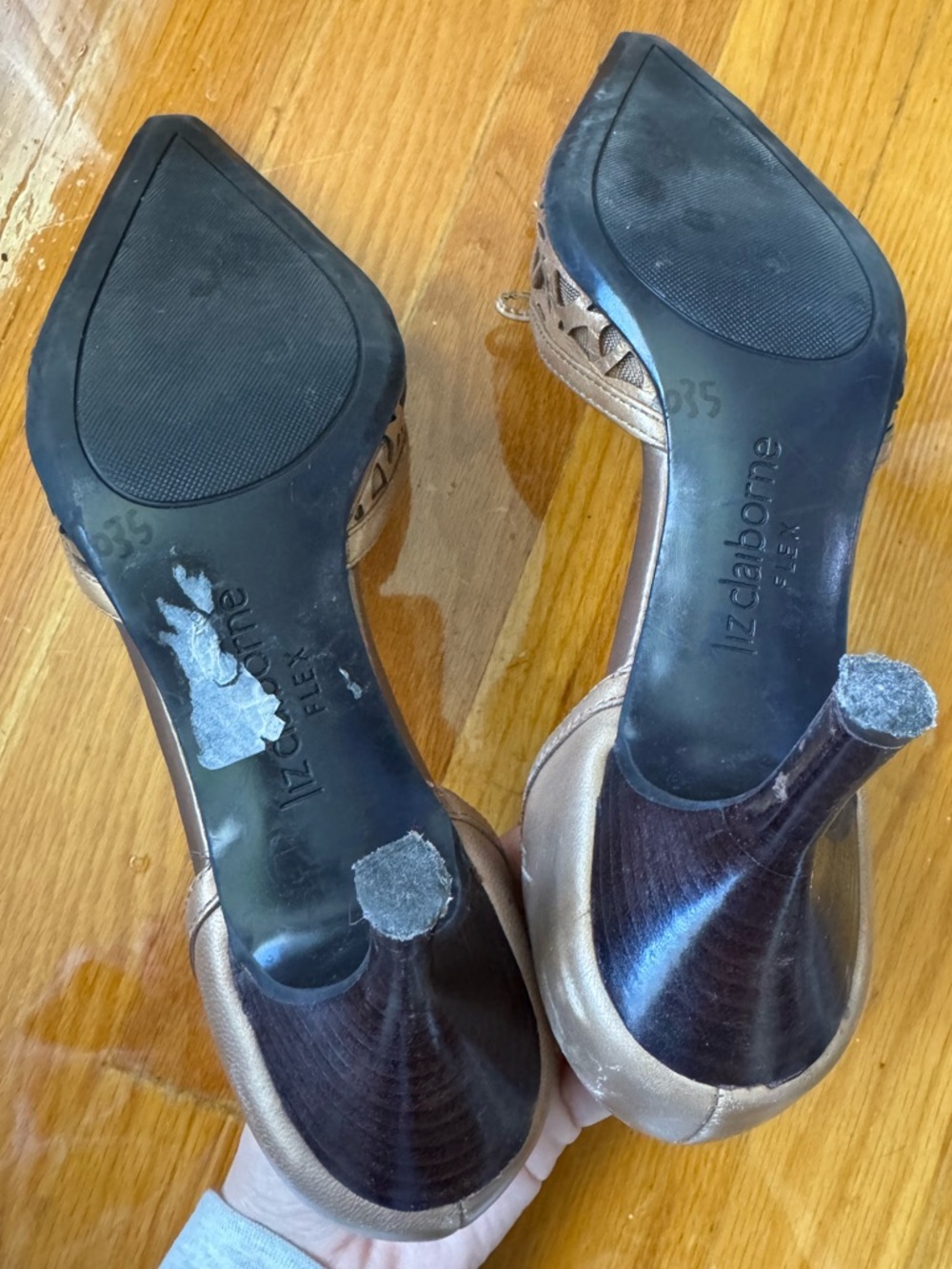 Vintage 90s Liz Claiborne Taupe/Gold Laser-Cut Long Pointed Kitten Heel with Bow - Picture 5 of 5
